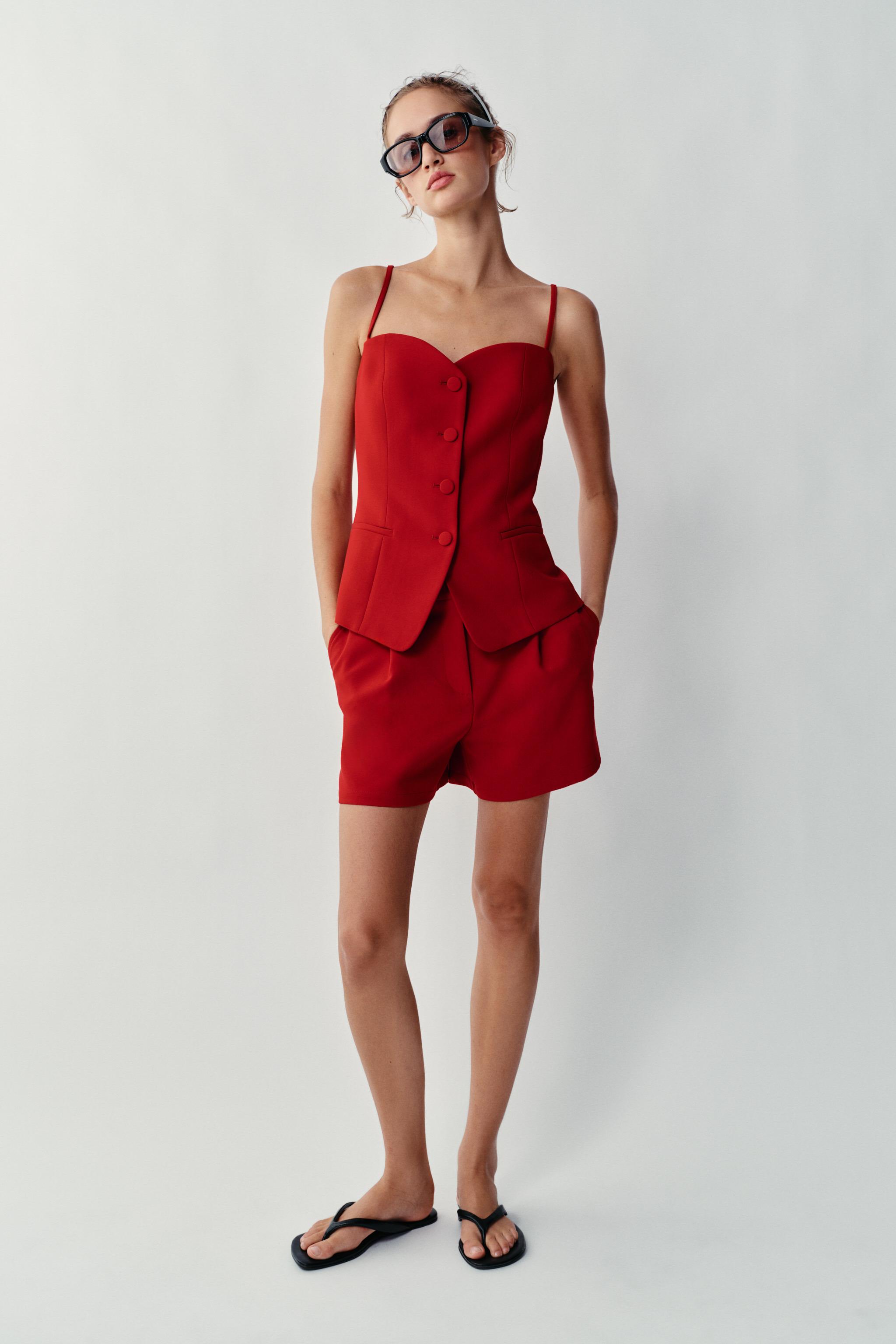 SWEETHEART NECKLINE STRAPPY VEST